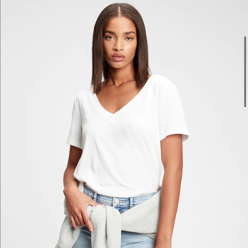 NWT 100% Organic Cotton Vintage V-Neck T-Shirt, white size medium